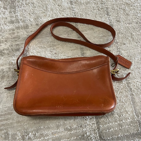 Coach Handbags - Vintage Coach Taylor Brown Crossbody Y2K Leather Zip Womens Purse